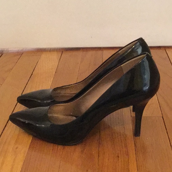BCBG black patent pumps - Picture 6 of 7
